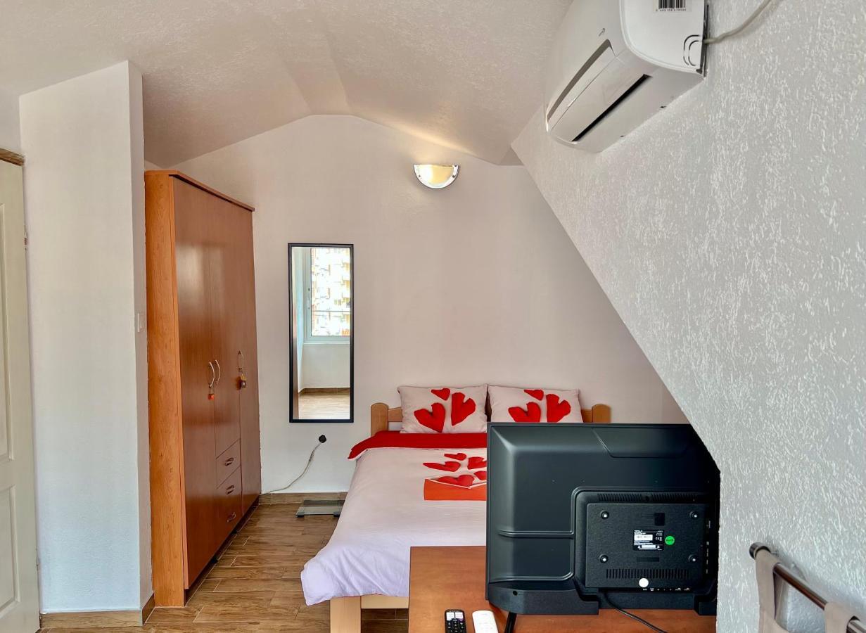 Homestay Mark - Double Bed Room - Shared Bathroom And Kitchen Budva Exterior foto